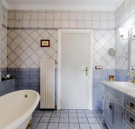 Sleeps 12 Pool Wifi Villa